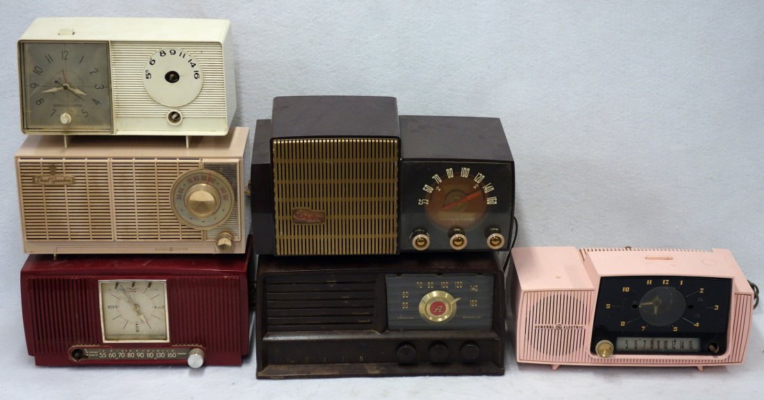 Six vintage radios including 4 General Electric radios: Six vintage radios including 4 General Electric radios for parts or restoration - three are clock radios, all cases are good with minor scratches but are missing knobs, a fifth radio is a newer Crosle