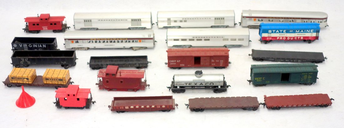 Twenty HO scale cars in used condition.: Twenty HO scale cars in used condition.