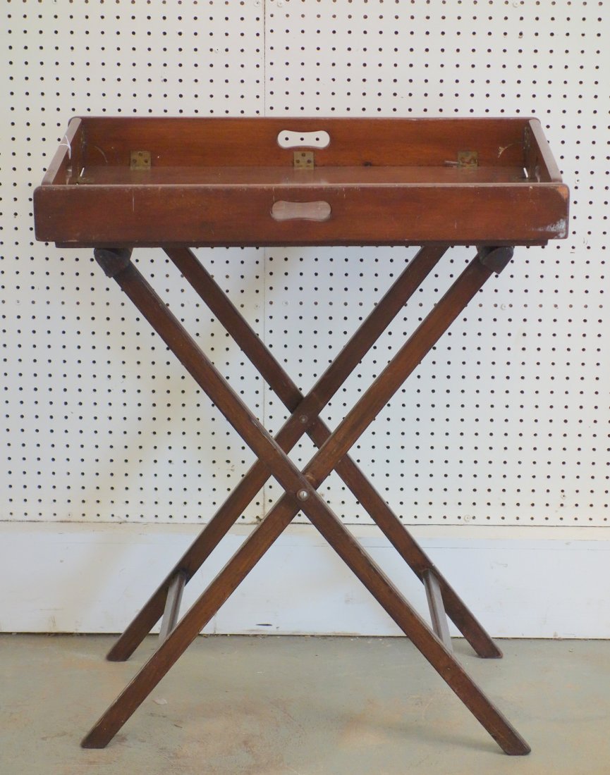 Mahogany butler's tray on a folding stand - The tray: Mahogany butler's tray on a folding stand - The tray 30' x 20". Good condition. 19th century.