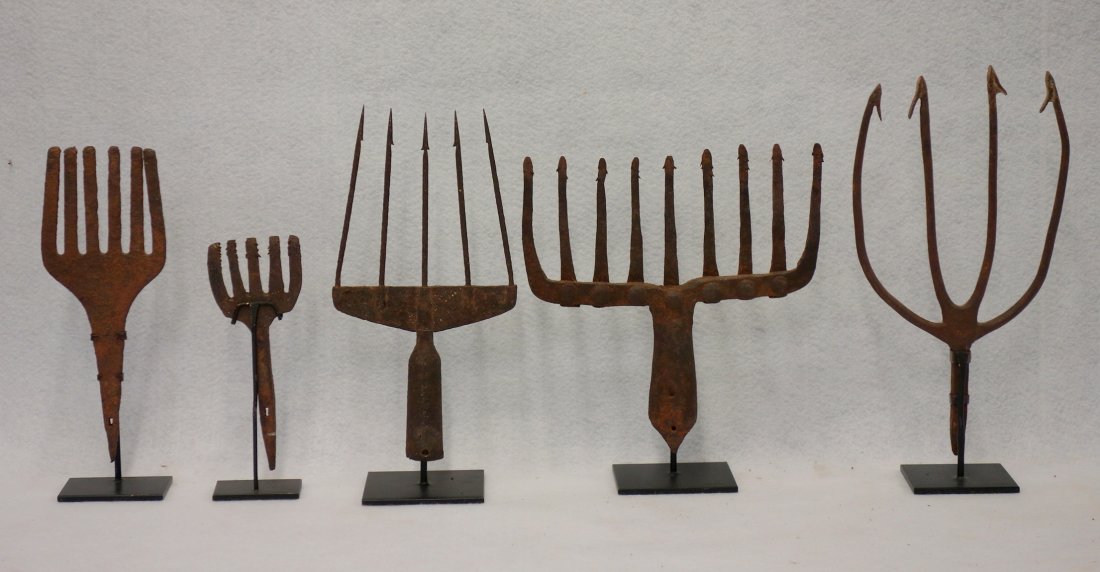 Grouping of 5 iron fish/eel spears, several hand forged (1 of 4)