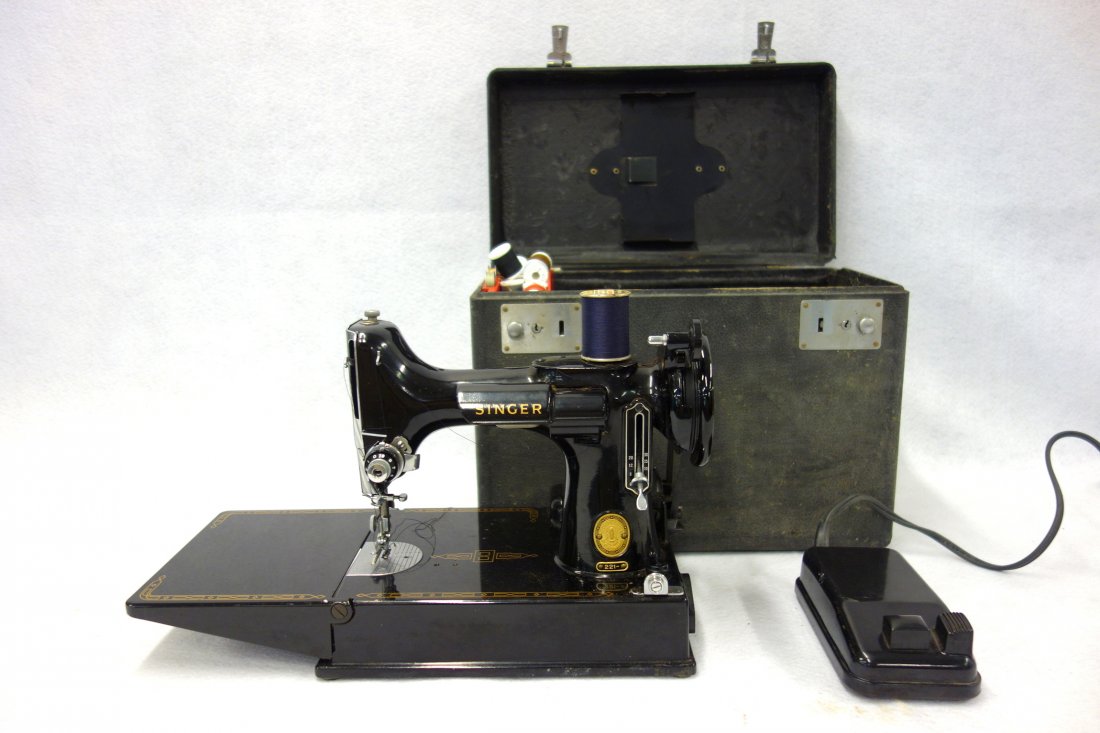 Singer Featherlite sewing machine with original case.: Singer Featherlite sewing machine with original case. Very good condition. Provenance: Sam and Grayson Hall. Sam Hall (1921-2014) : Noted screen writer, particularly soap operas including Dark Shadows