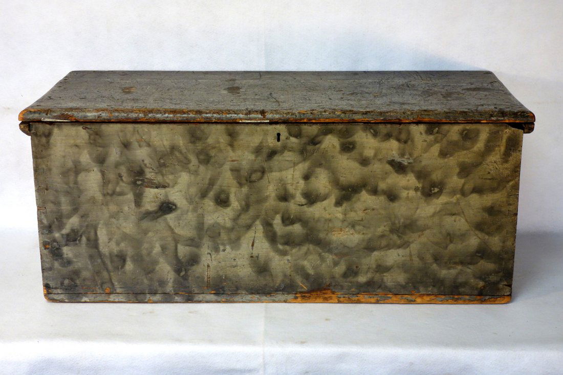 Smoke decorated early blanket box with rattail hinges (1 of 8)