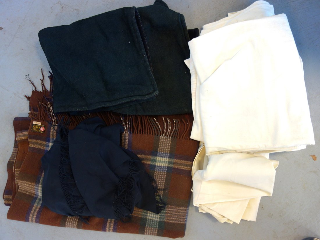 Grouping of vintage blankets/sheets including sleigh (1 of 4)