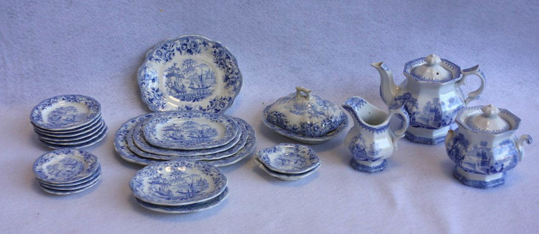 Group of 23 pieces of early blue and white transferware (1 of 8)