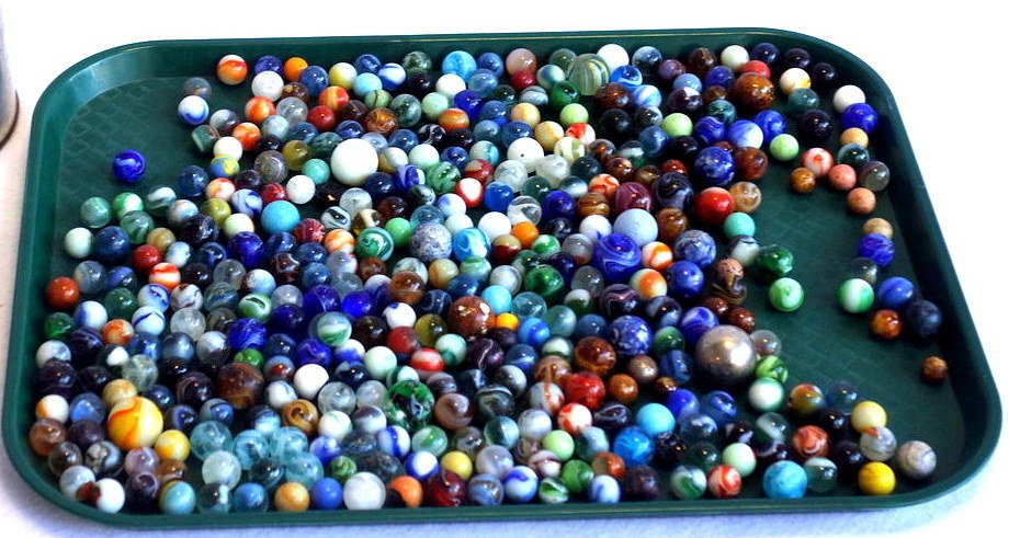 Large lot of old marbles. (1 of 3)