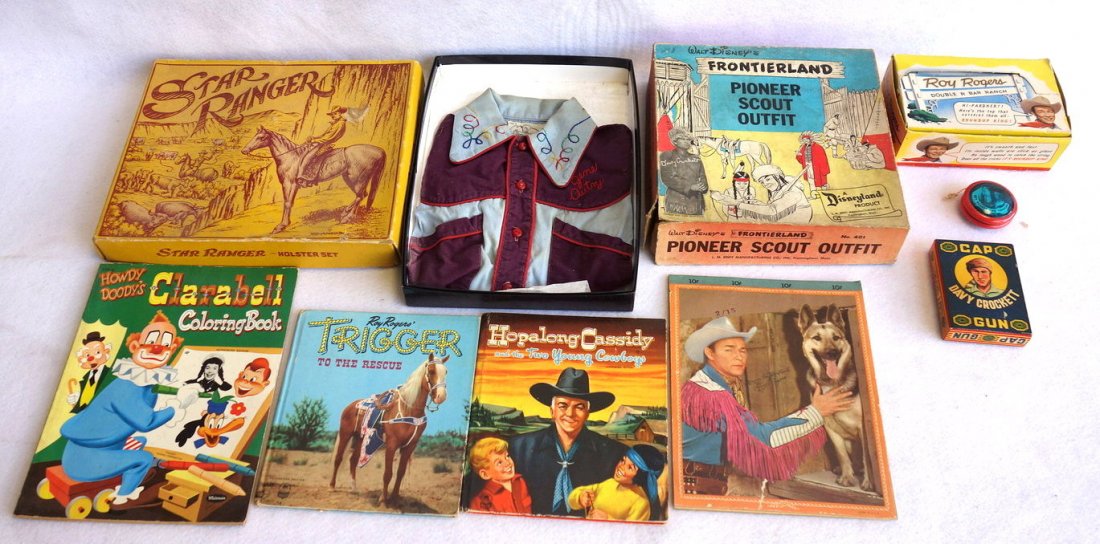 Grouping of toy cowboy items including Roy Rogers Yo-Yo (1 of 4)