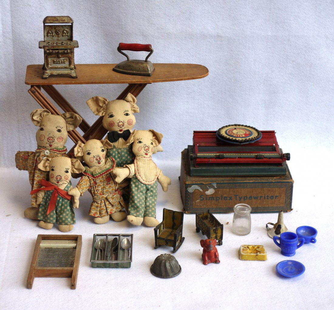 Grouping of miscellaneous toys including Simplex (1 of 6)