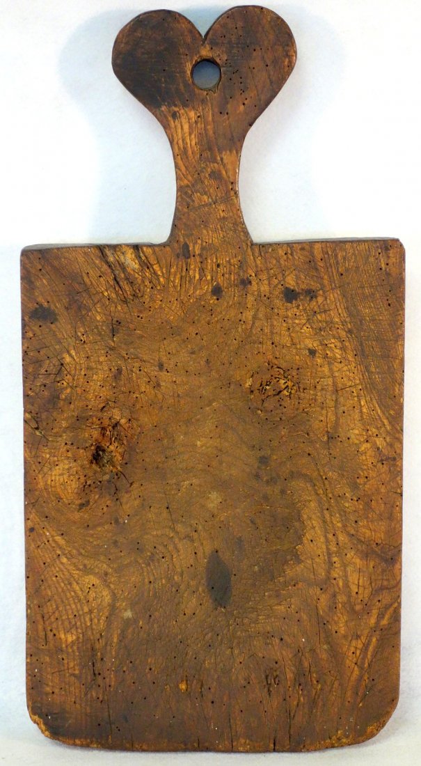 Cutting board with carved heart shaped handle - well (1 of 3)