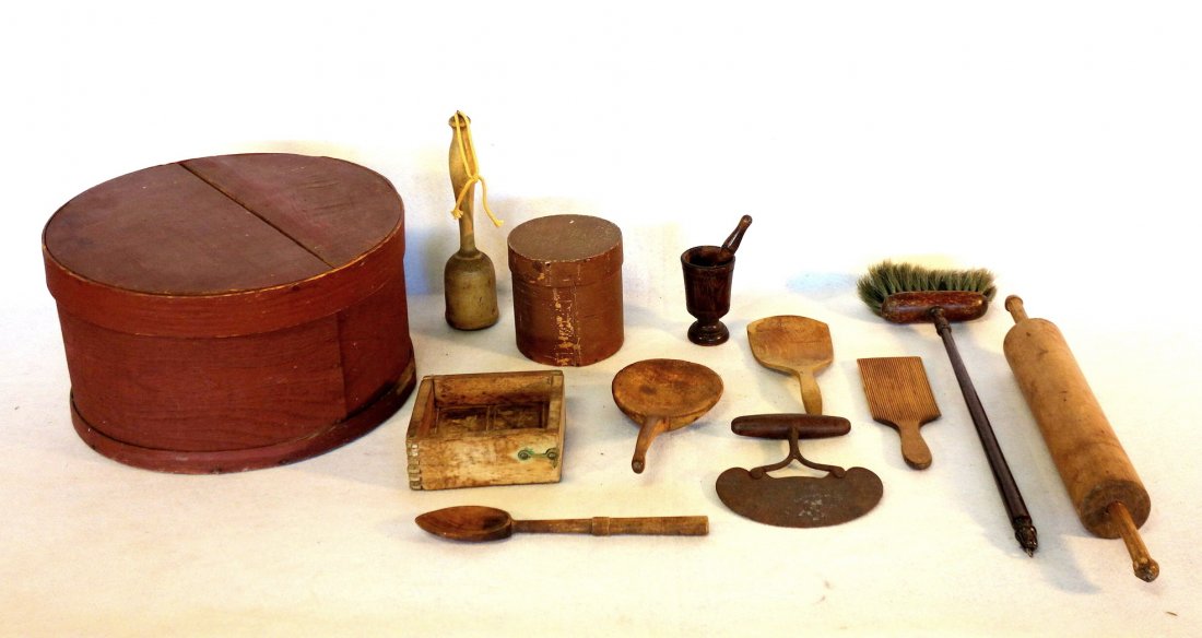 Grouping of 12 country mostly wooden items including a (1 of 4)
