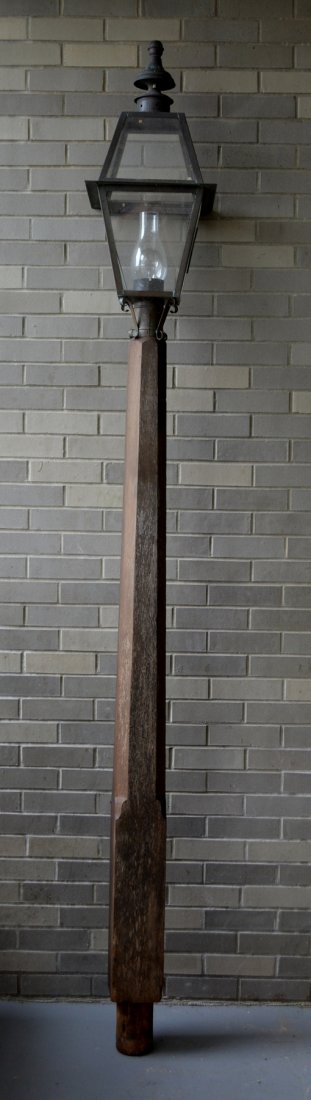 Modern lighted copper pole lantern with matching fitted: Modern lighted copper pole lantern with matching fitted post - late 20th century - very good condition.