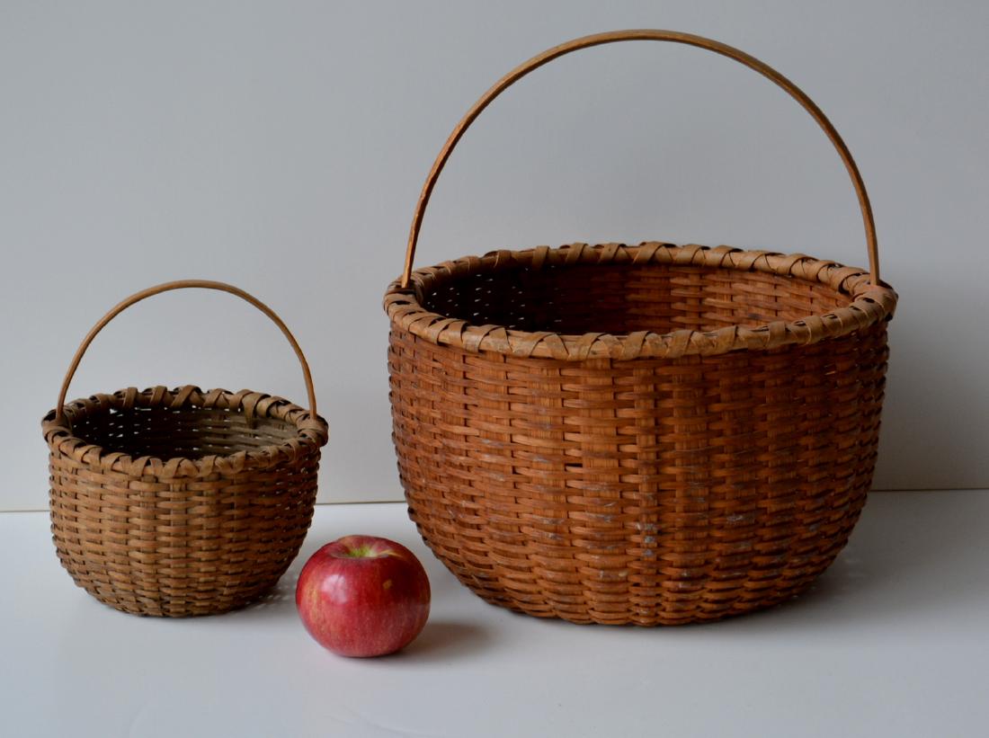 Two very fine Taghkanic baskets with loop handles and (1 of 7)