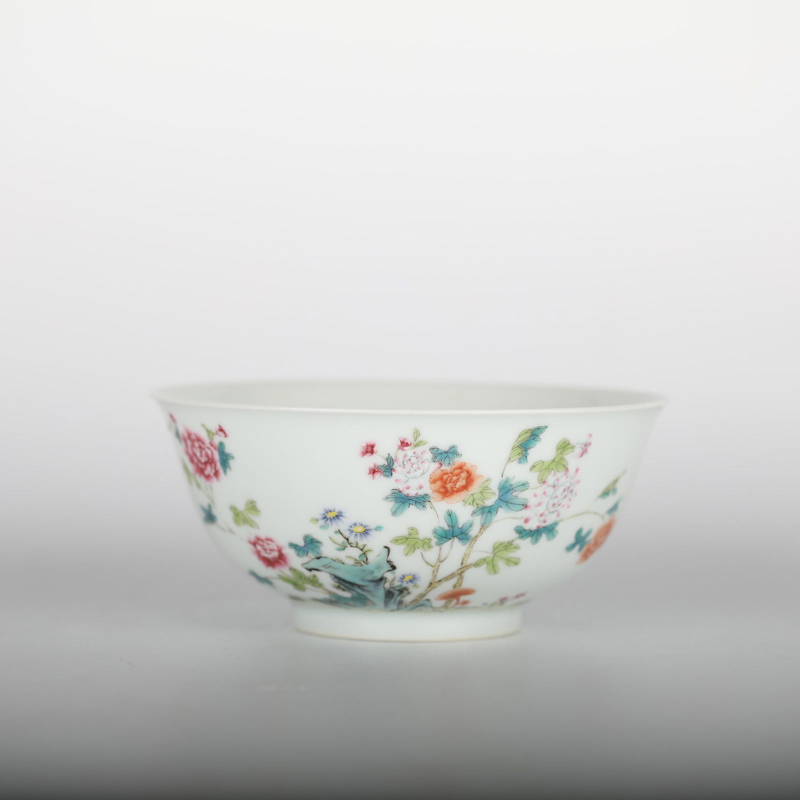 Qianlong Fencai flower pattern bowl (1 of 6)