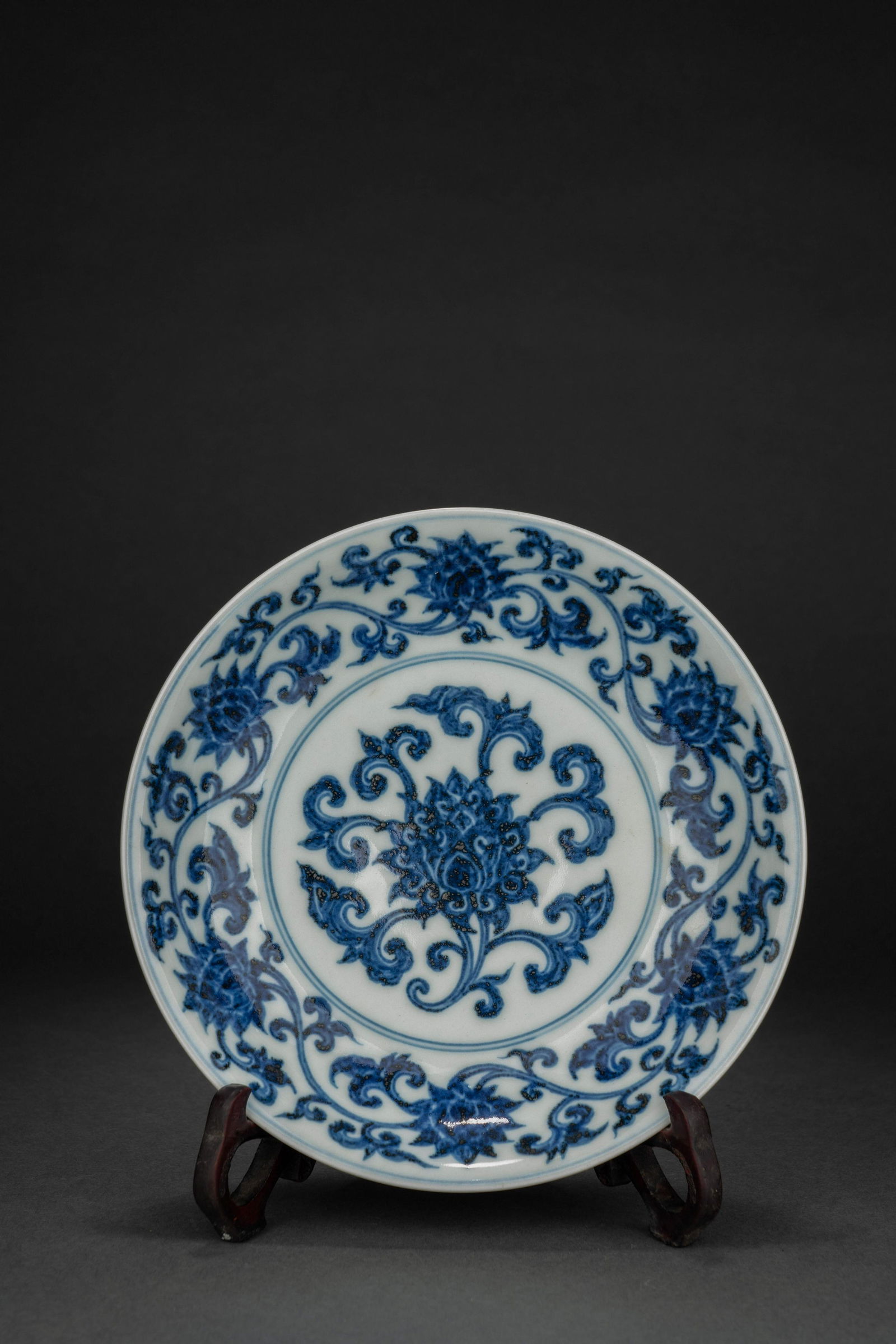 Chinese blue and white glazed porcelain plate, Ming Dynasty (1 of 7)