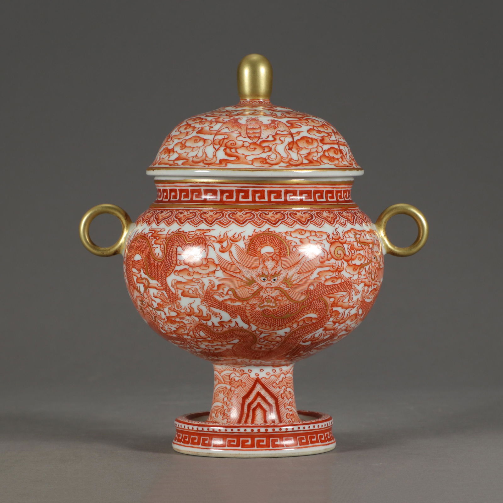 CHINESE FAMILLE ROSE DRAGON PATTERN INCENSE BURNER: H. 17 cm. Abdominal diameter. 15.5 cm.