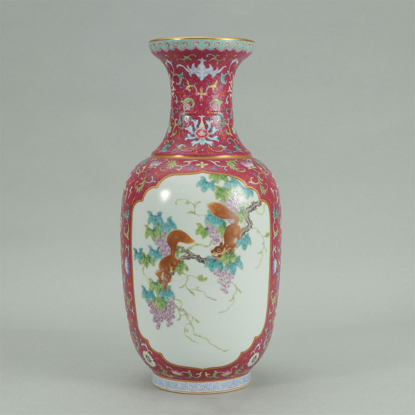 CHINESE FAMILLE ROSE PORCELAIN DOUBLE SQUIRRELS PATTERN: H.33 cm. W.14 cm.