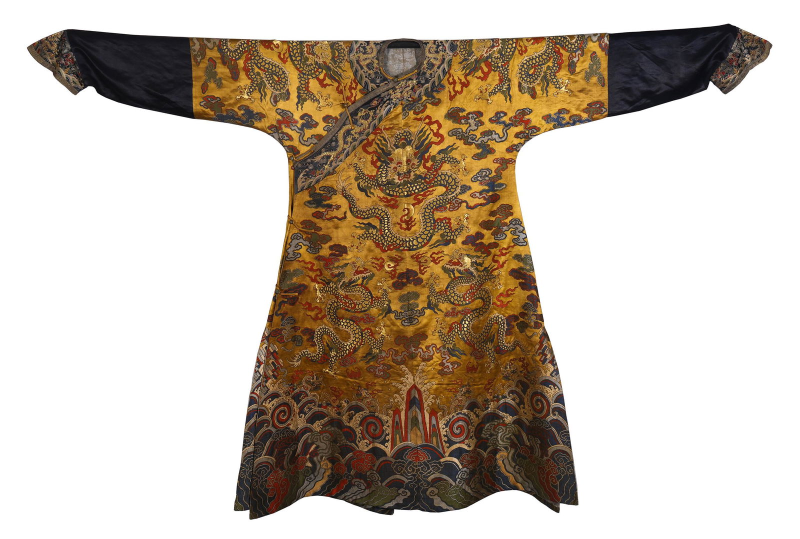 A CHINESE GOLD SILK DRAGON PATTERN DRAGON ROBE: Sleeve L. 220 cm. Clothing H. 146 cm.