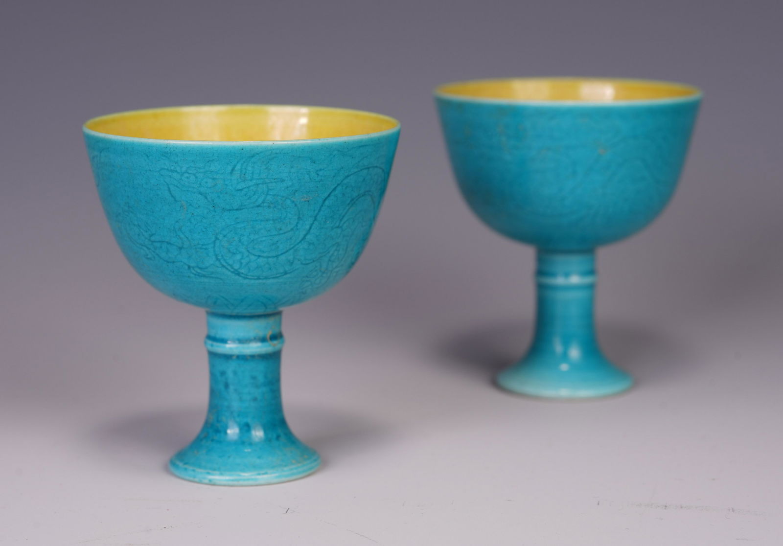 A PAIR OF CHINESE LU JUN GLAZE STEM CUPS: H. 6.5 cm.