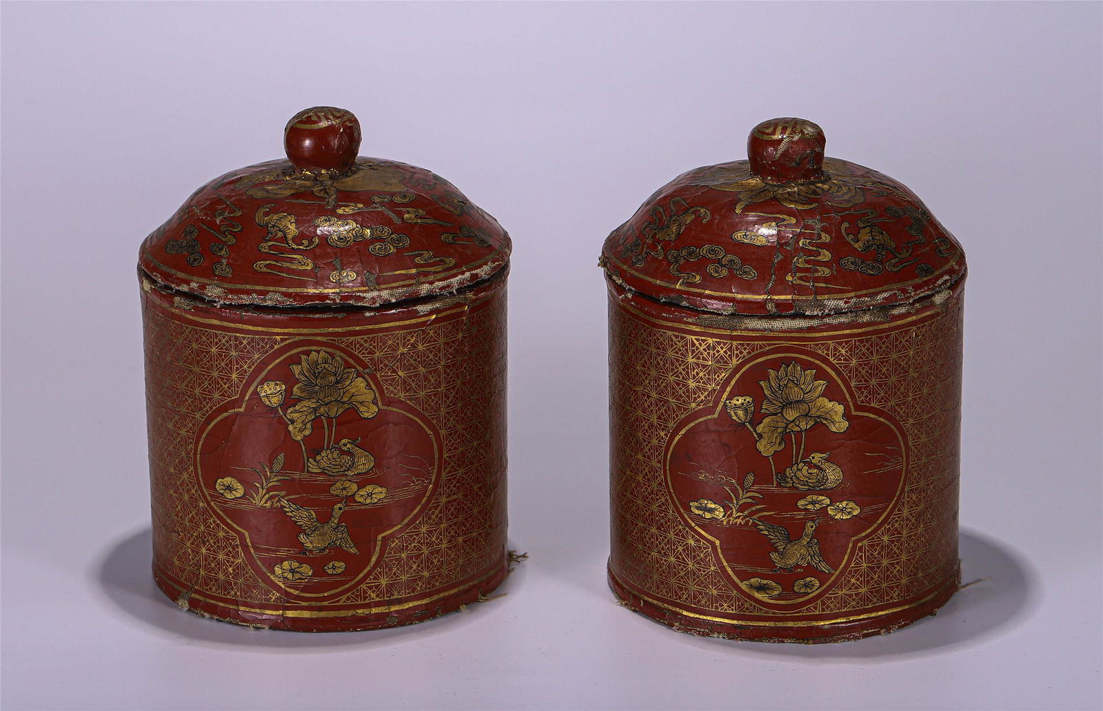 PAIR OF CHINESE LACQUERWARE GOLD-TRACED PATTERNS LIDDED: Diam. 16 cm. H. 21 cm. Totale Weight 1410 gram.