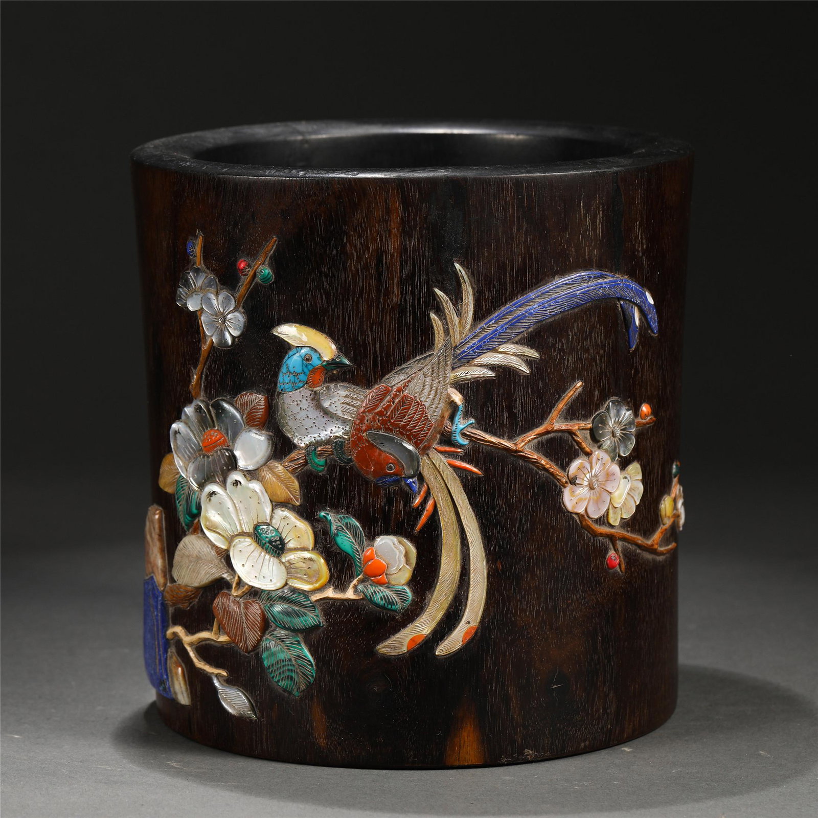 A CHINESE ZITAN INLAID MOTHER OF PEARL BRUSH POT: H. 16.3 cm. Diam. 16 cm. Weight 1450 gram.