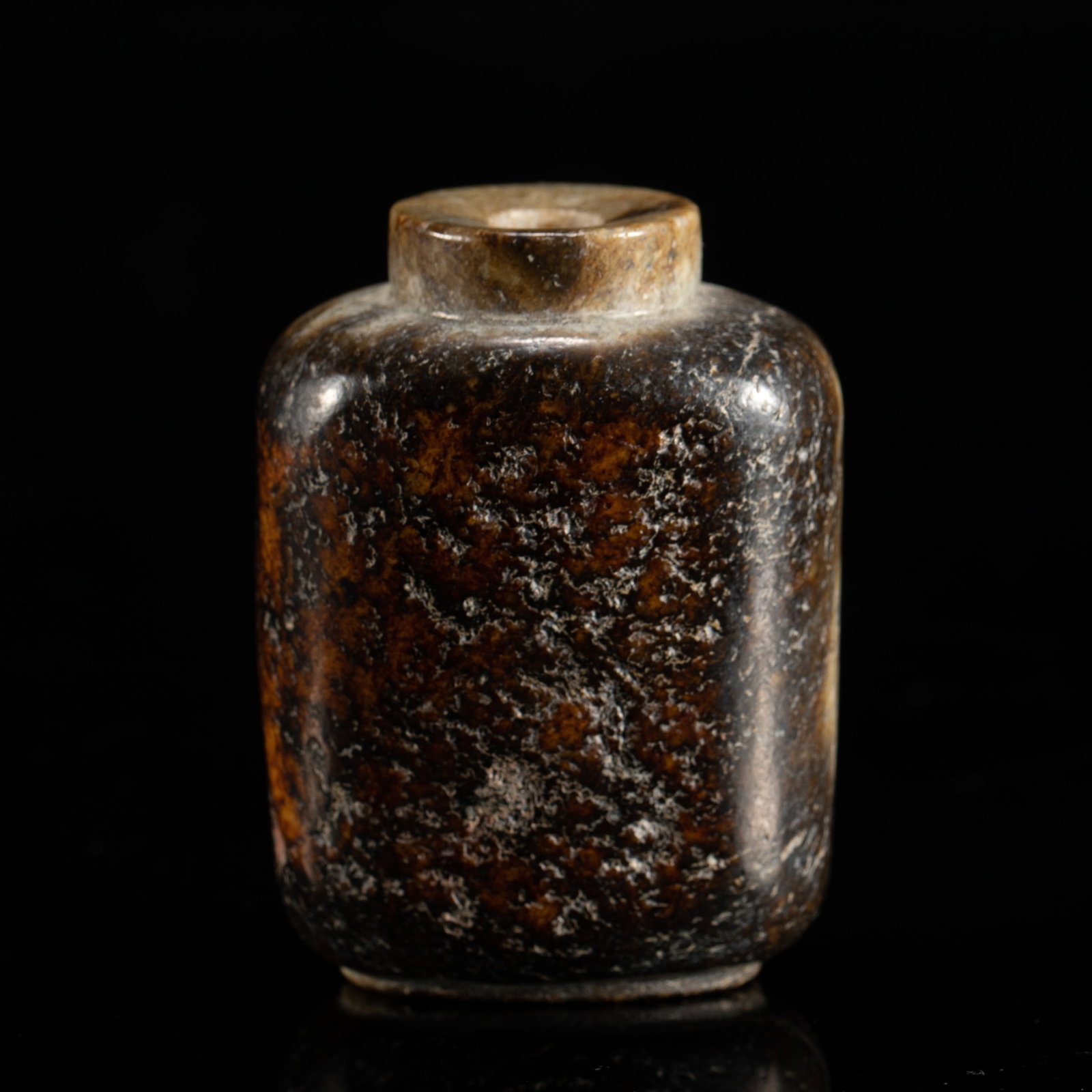 A CHINESE JADE SNUFF BOTTLE: L. 4.8 cm. W. 3.3 cm. H. 6.5 cm. Weight 140 gram.