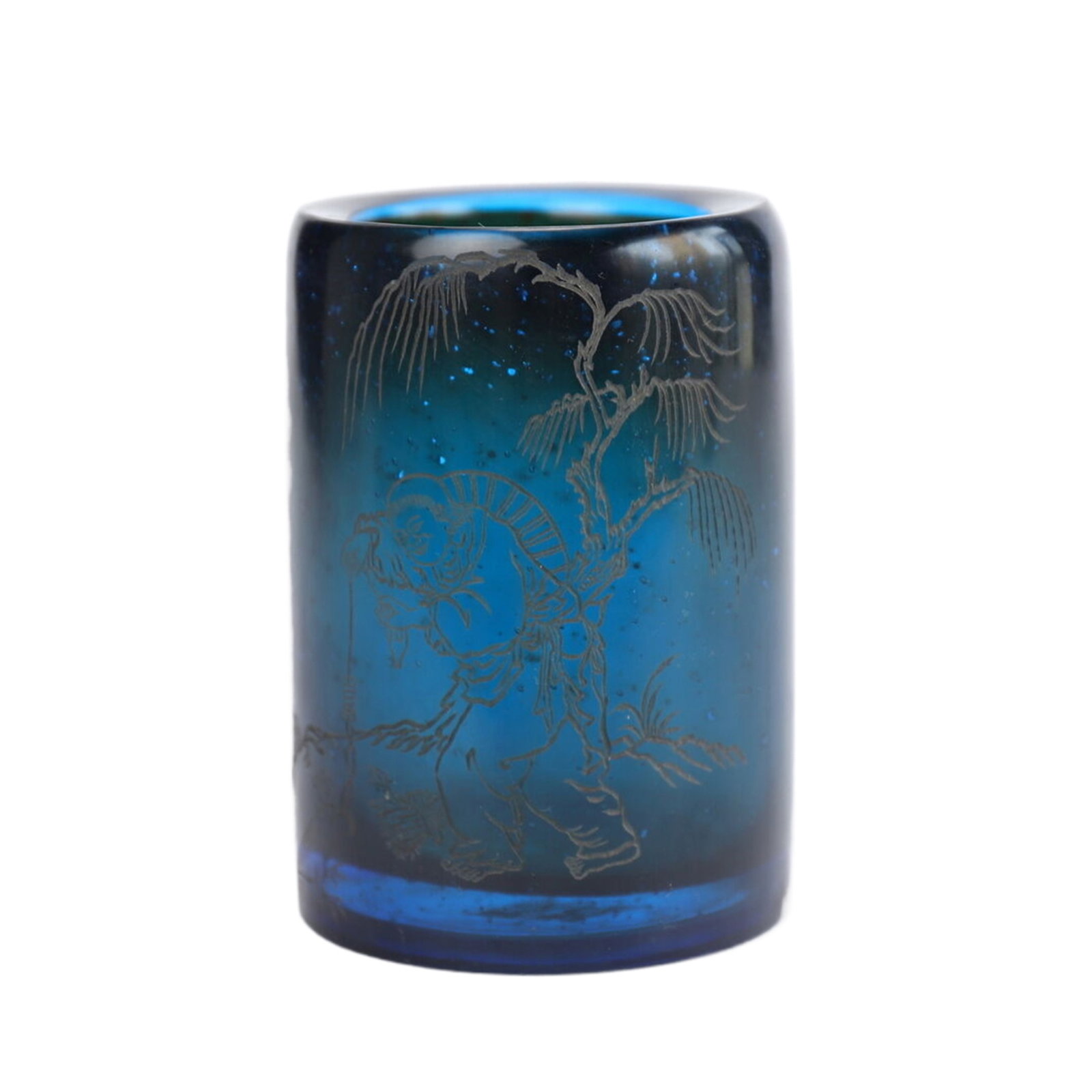 A CHINESE GLASSWARE FIGURE BRUSH POT: H. 11.3 cm. Diam. 7.5 cm.