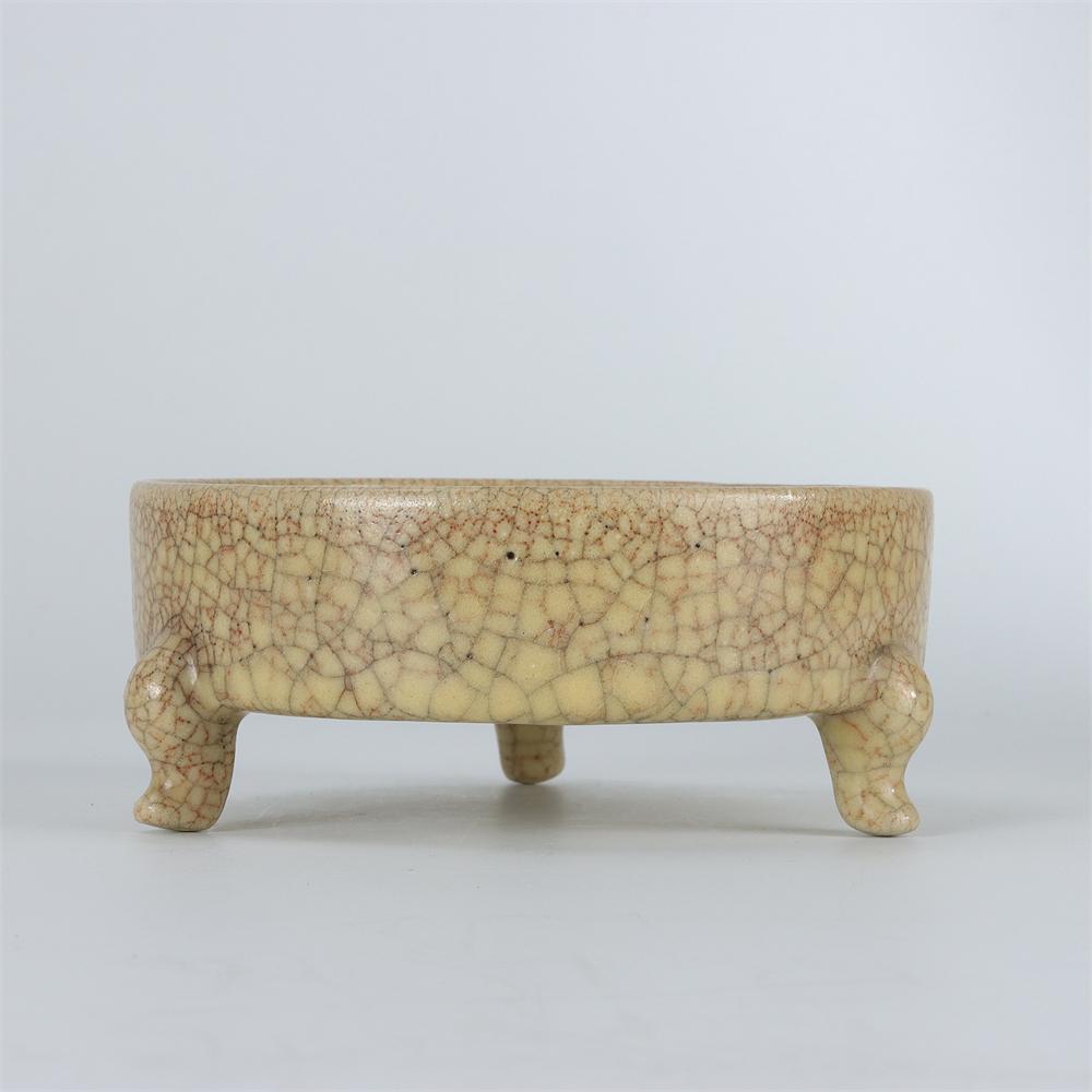A Chinese Porcelain Brush Washer: Ht. 5cm,Diam. 13cm,