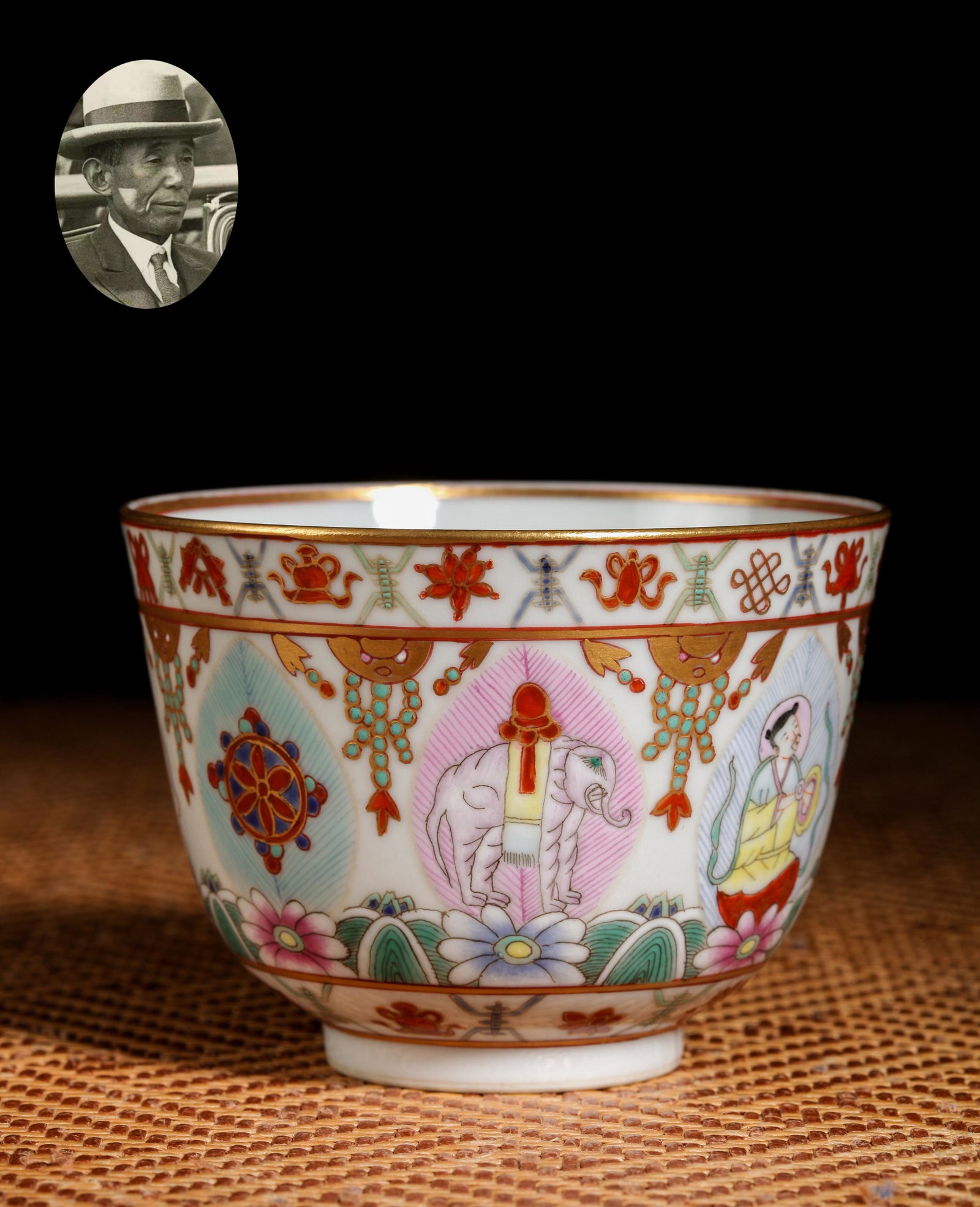A Chinese Famille-Rose Glazed Porcelain Cup: A Chinese Famille-Rose Glazed Porcelain Cup. Diam. 9cm, Ht. 7cm