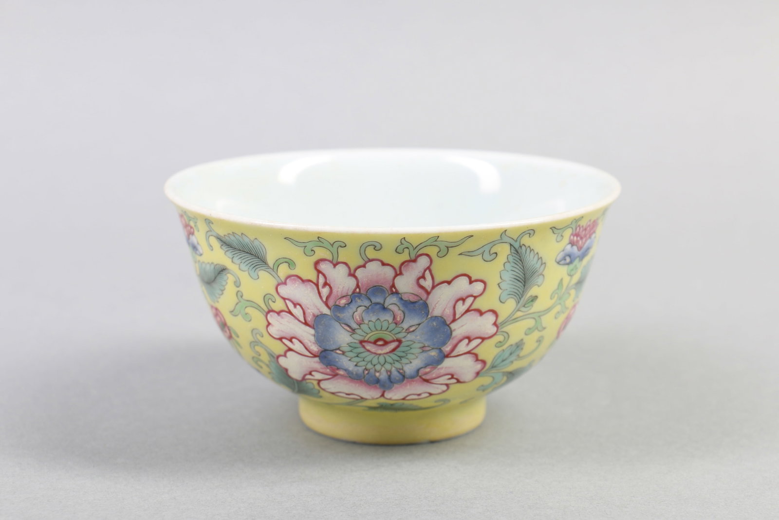 A Chinese Yellow Ground Green Dragons Glazed Porcelain Bowl: A Chinese Yellow Ground Green Dragons Glazed Porcelain Bowl. Diam. 15.4cm, Ht. 7.7cm