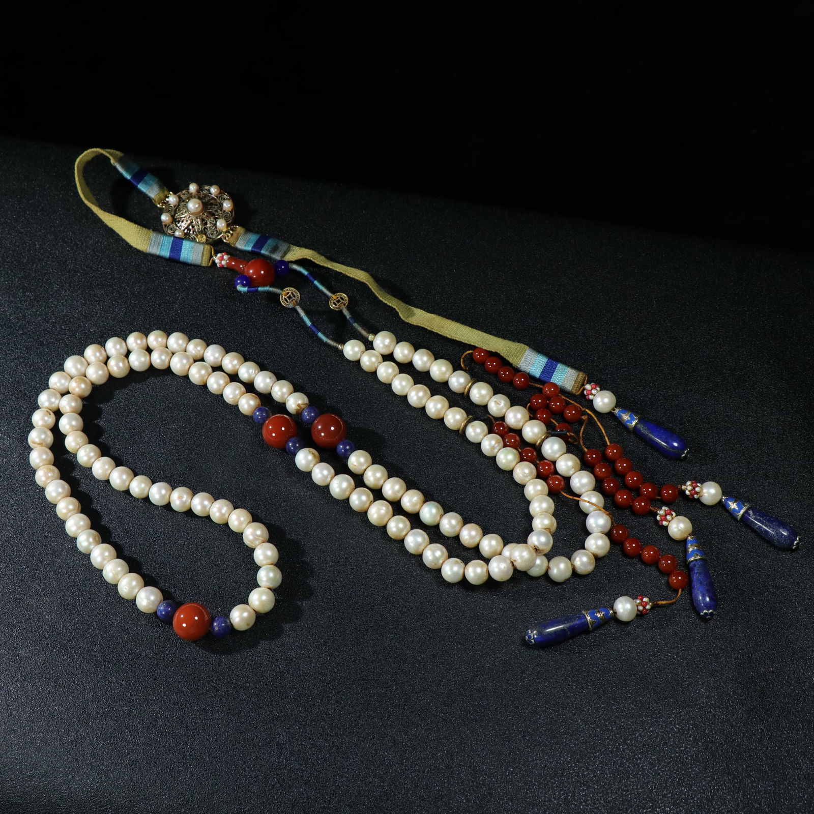 A Set of Chinese Pearl Chaozhu: A Set of Chinese Pearl Chaozhu. Diam. 1.5cm