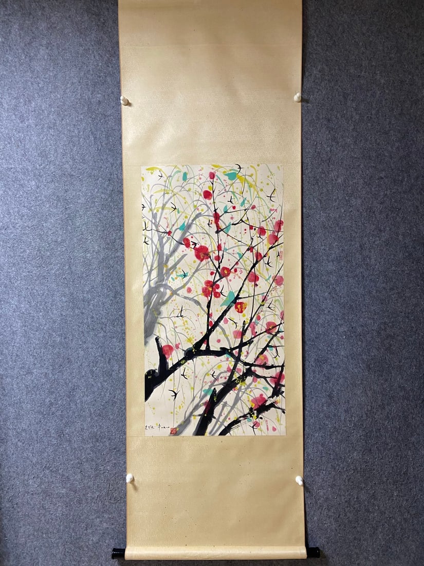 A Chinese Scroll Painting: A Chinese Scroll Painting. Ht. 98cm, Lg. 51cm