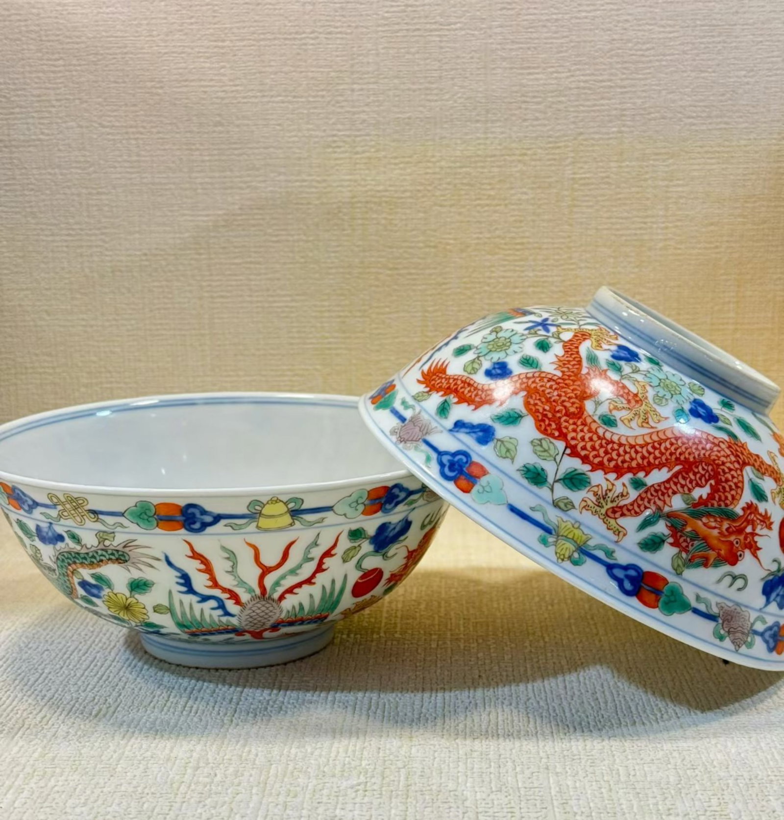 A Pair of Chinese Wu-Cai Glazed Porcelain Bowls (1 of 8)