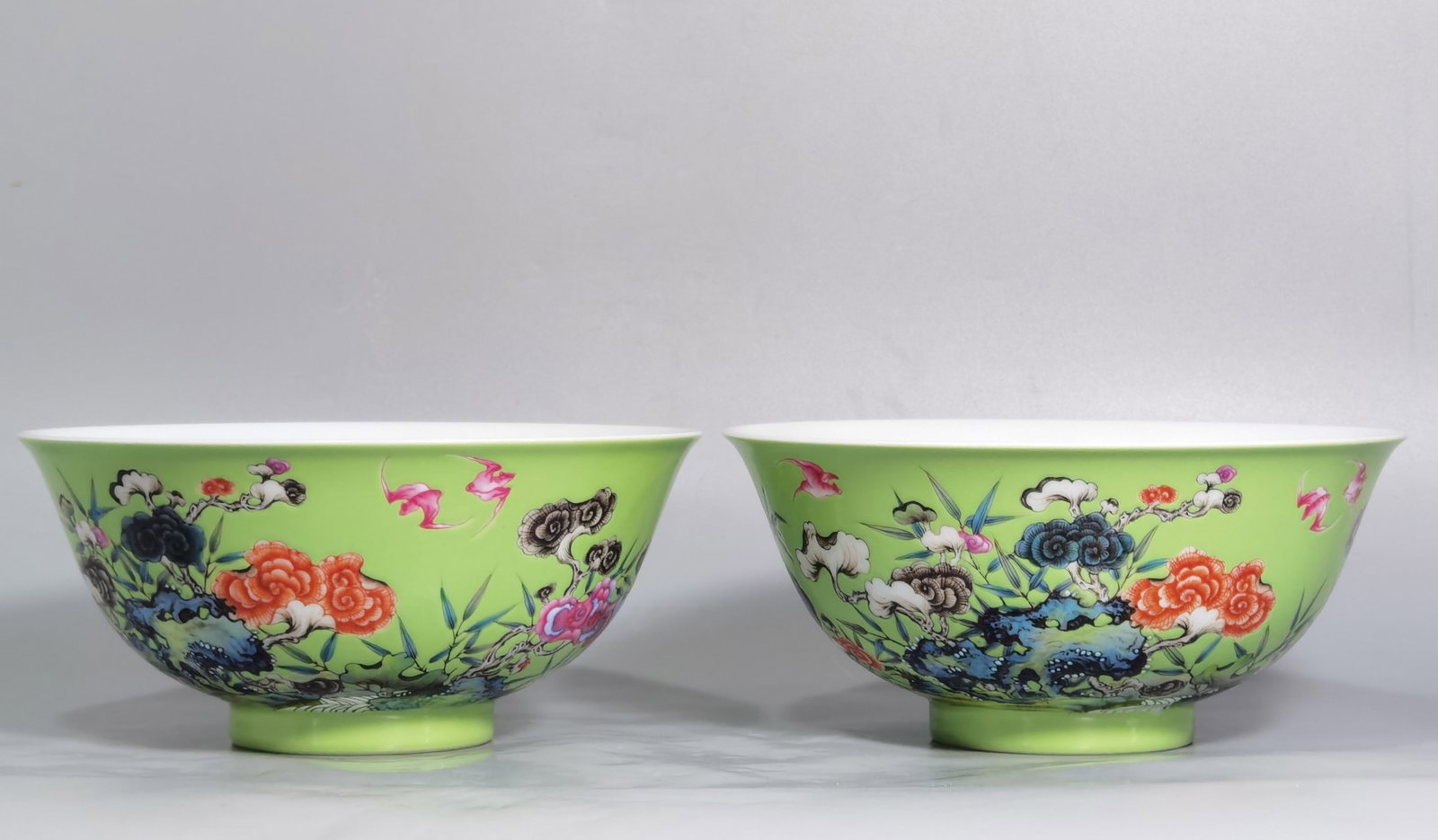 A Pair of Chinese Green Ground Enamel Glazed Porcelain Bowls (1 of 9)