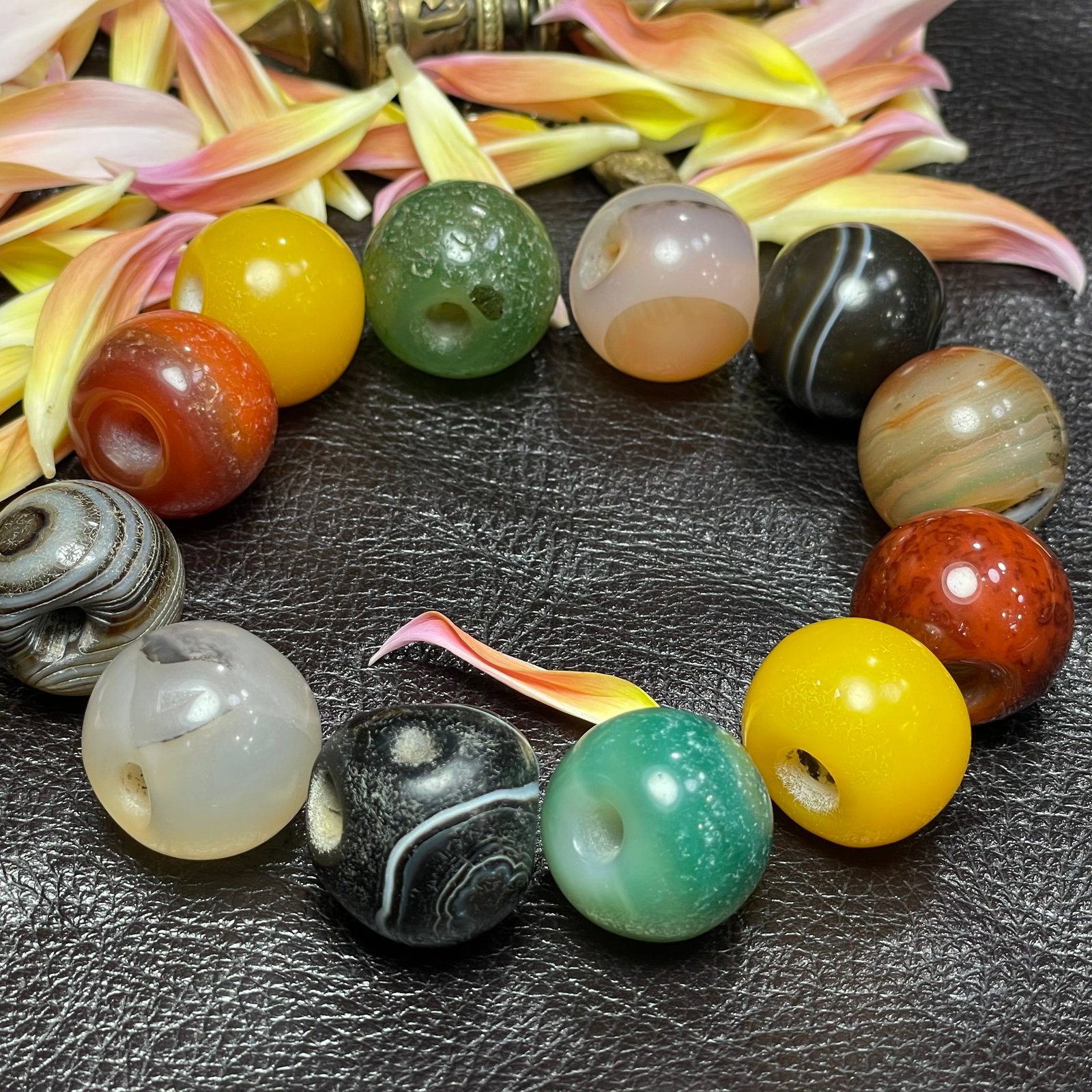 A Chinese Carved Agate Bracelet (1 of 11)