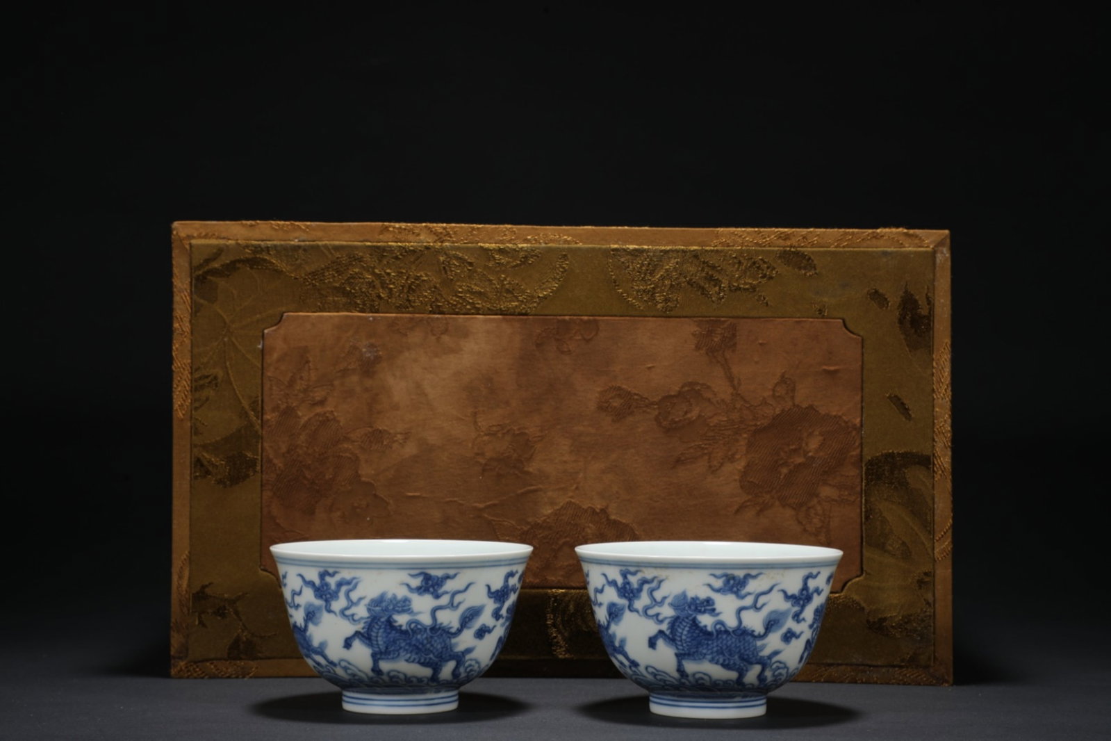 A Pair of Chinese Blue and White Porcelain Cups (1 of 9)