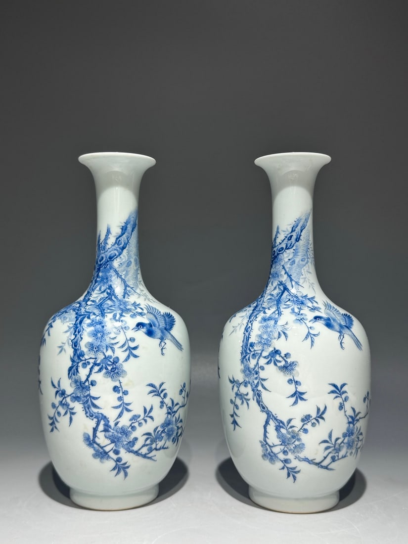 A Pair of Chinese Enamel Glazed Porcelain Vases (1 of 9)