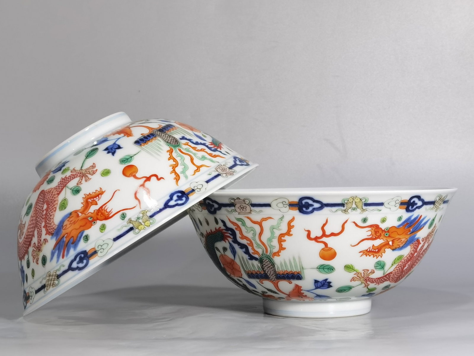A Pair of Chinese Wu-Cai Glazed Porcelain Bowls (1 of 9)