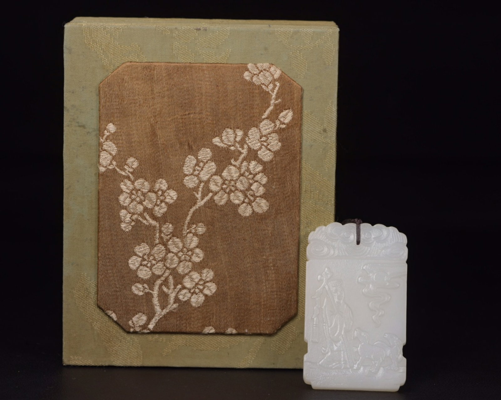 A Chinese Carved Jade Pendant (1 of 9)