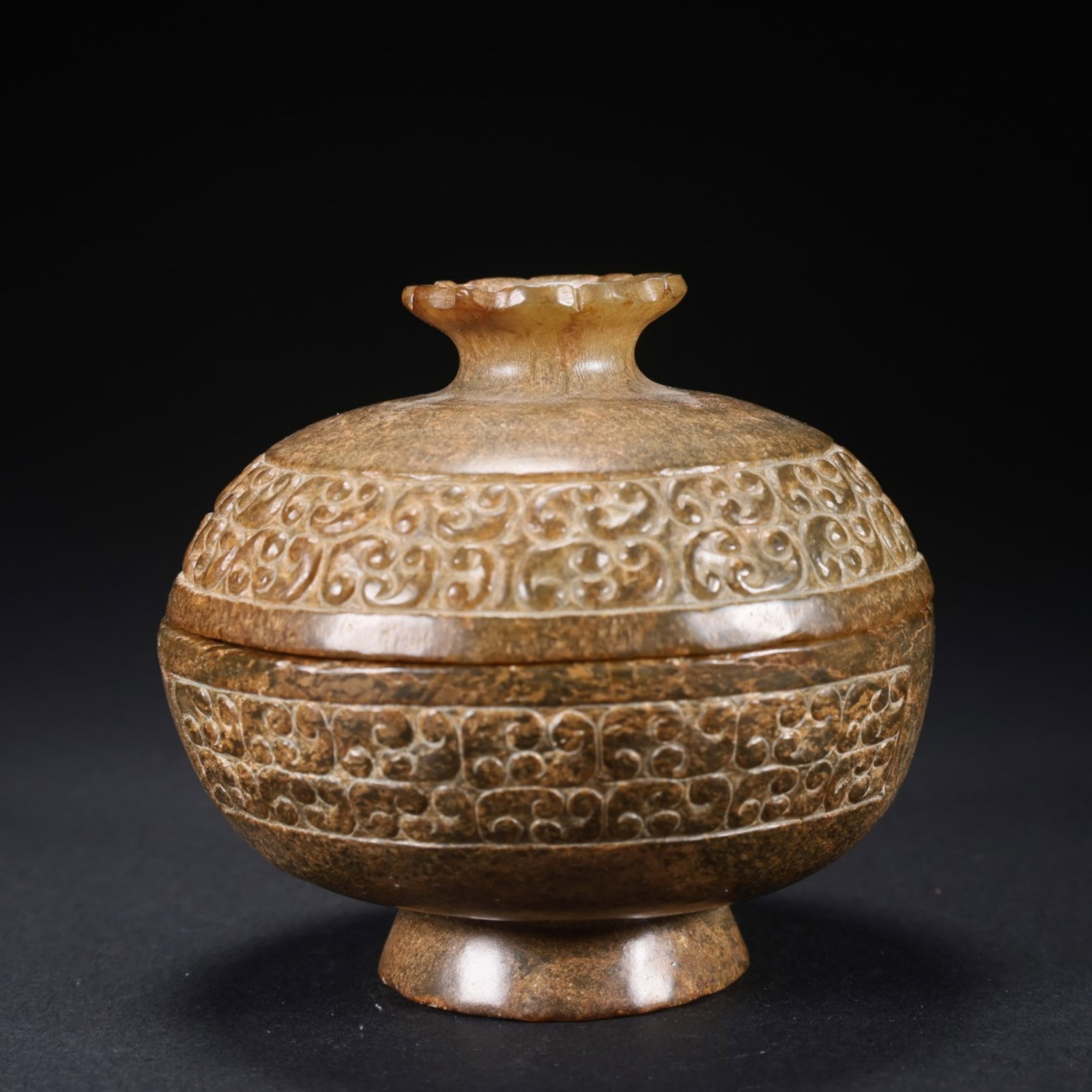 A Chinese Carved Jade Round Box with Lid (1 of 9)