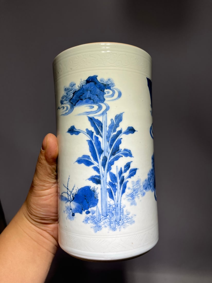 A Chinese Blue and White Porcelain Vase: A Chinese Blue and White Porcelain Vase. Ht. 18.5cm, Diam. 10.5cm