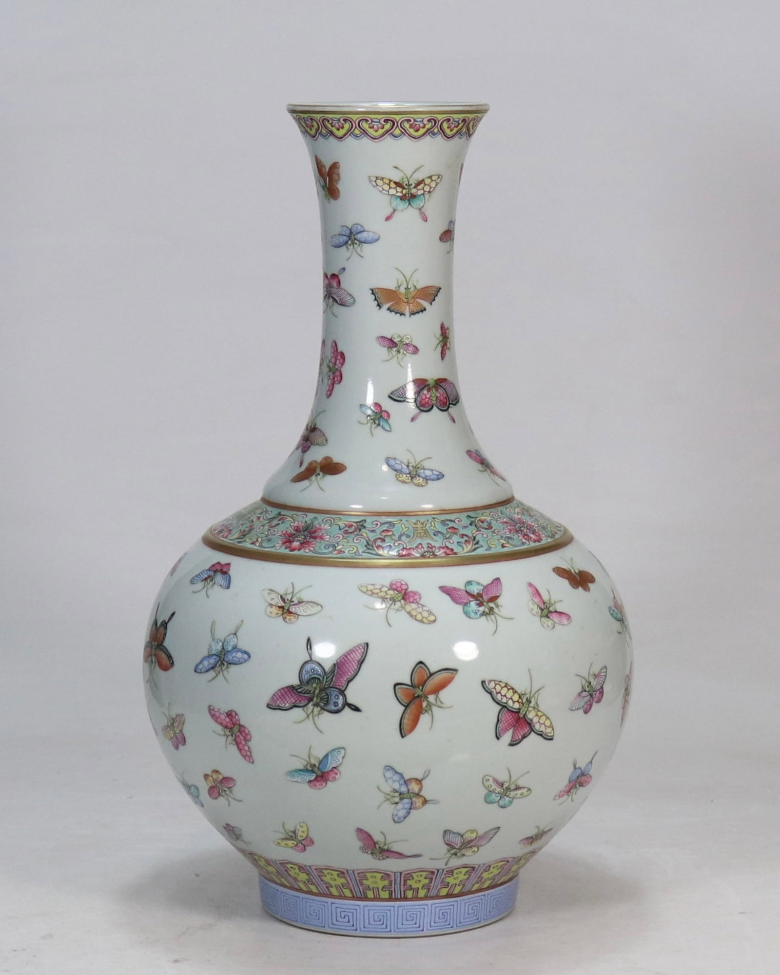 A Chinese Famille-Rose Porcelain Vase: A Chinese Famille-Rose Porcelain Vase. Ht. 39.5cm, Diam. 10cm