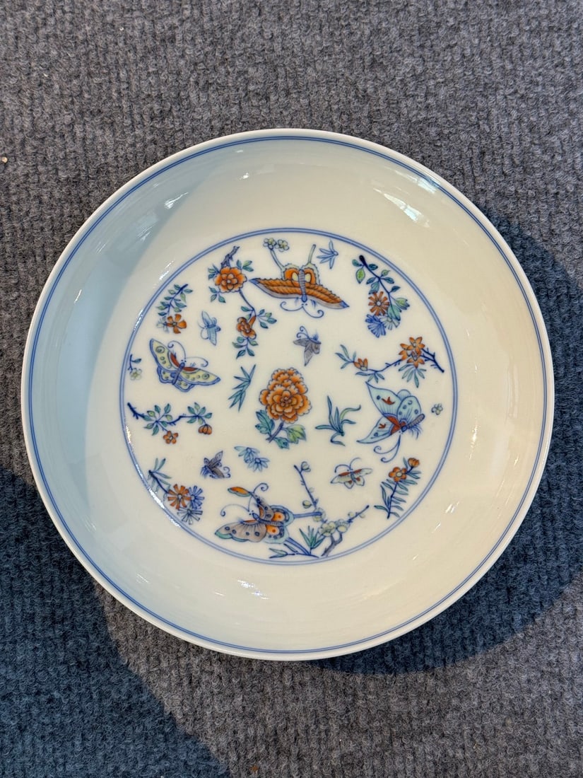 A Chinese Dou-Cai Glazed Porcelain Plate (1 of 8)