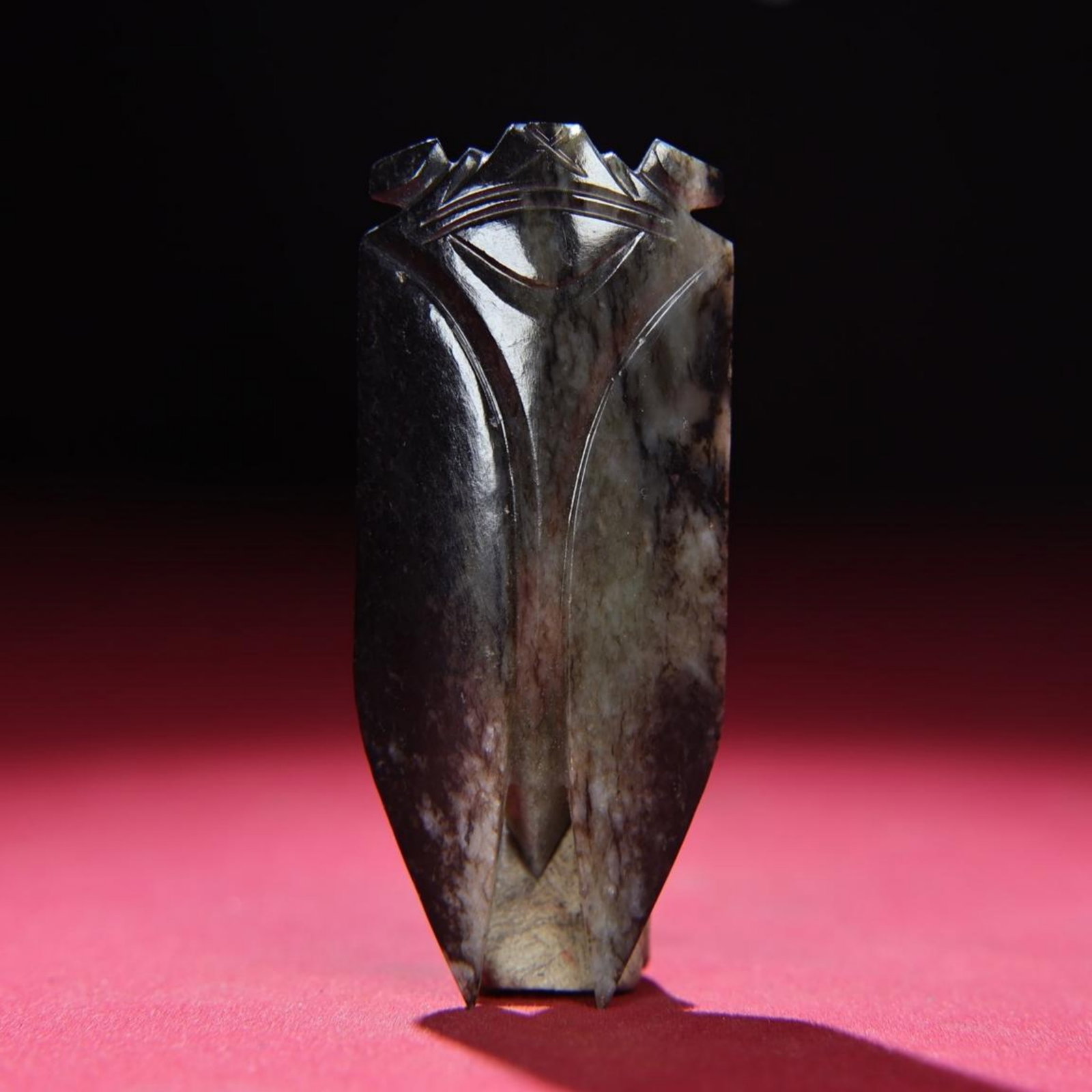A Chinese Carved Jade Cicada Statuette (1 of 9)