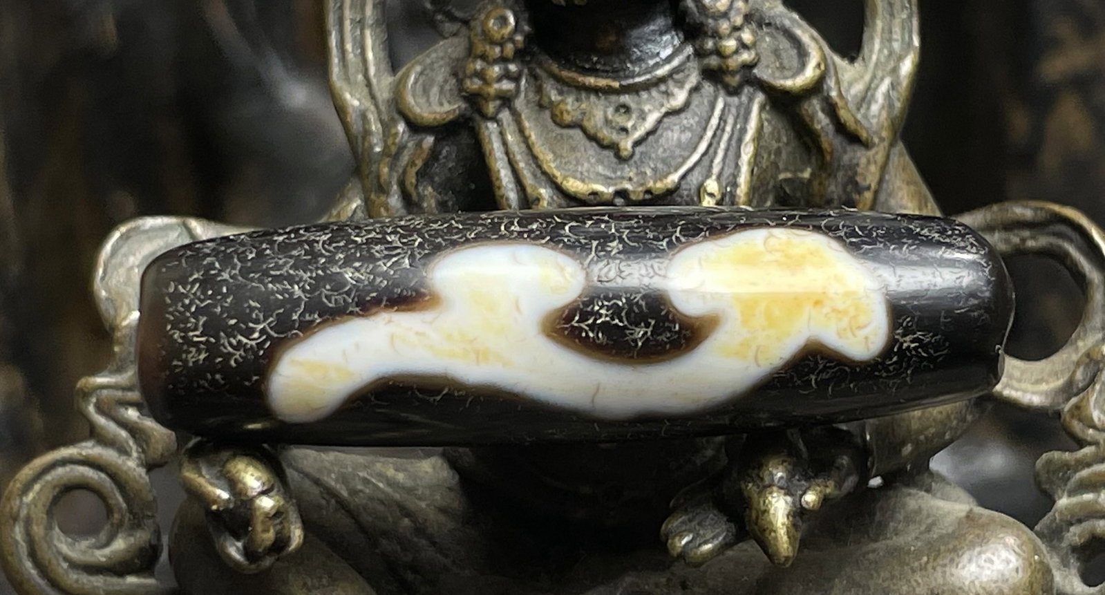 A Chinese Carved Agate DZI Bead with Bronze Figure of Buddha (1 of 10)