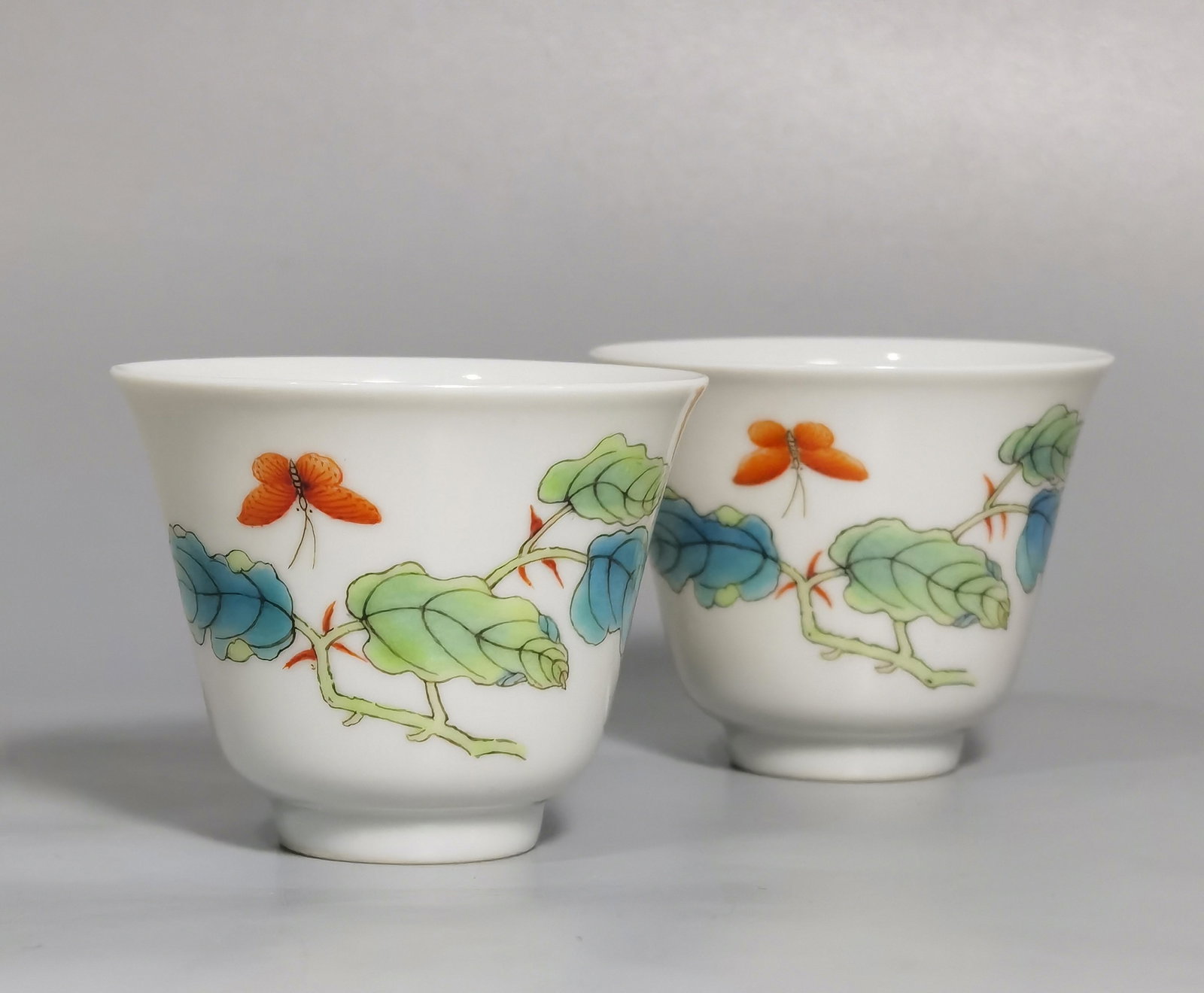 A Pair of Chinese Famille-Rose Porcelain Cups (1 of 8)