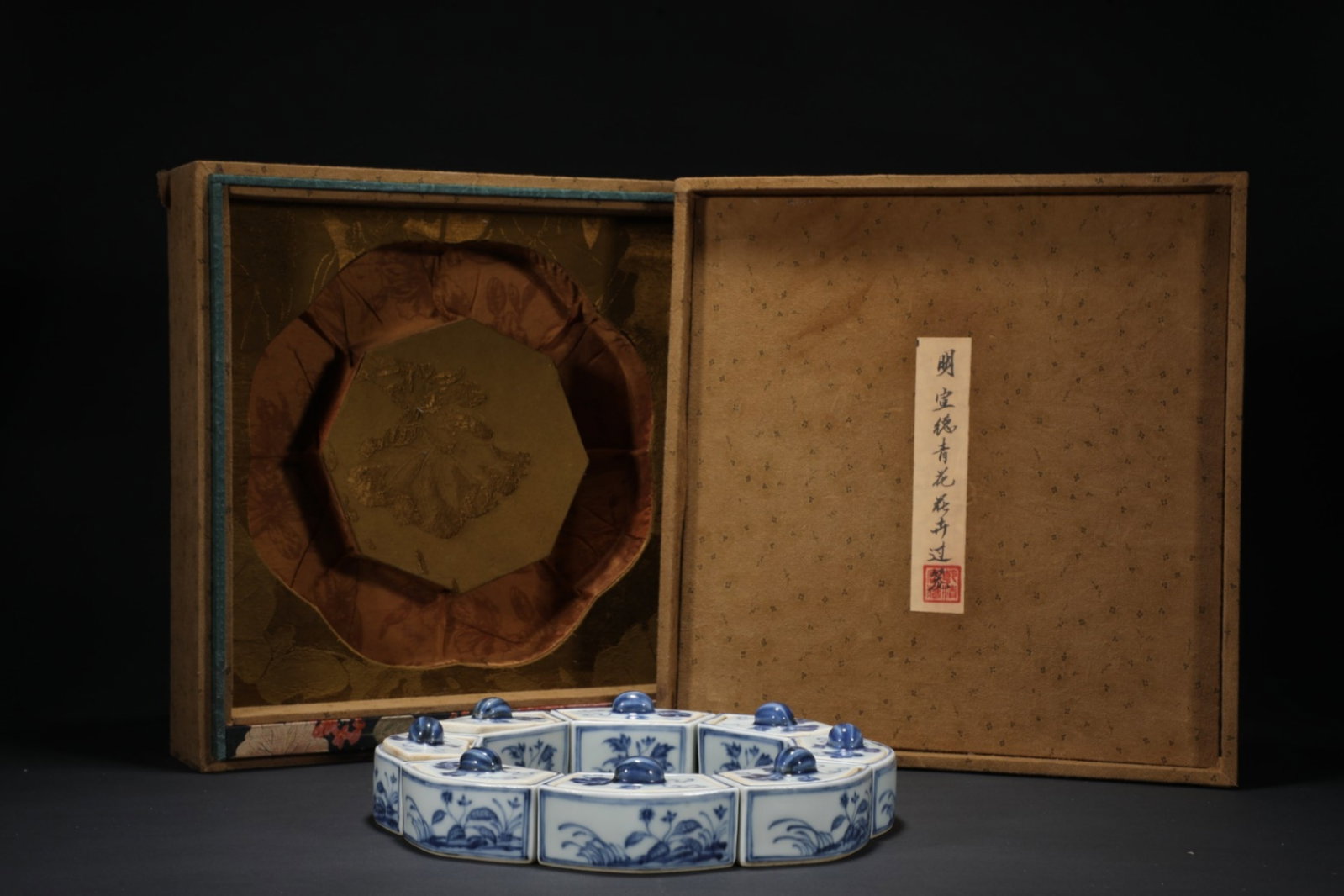 A Set of Chinese Blue and White Porcelain Criket Boxes with Lids (1 of 12)