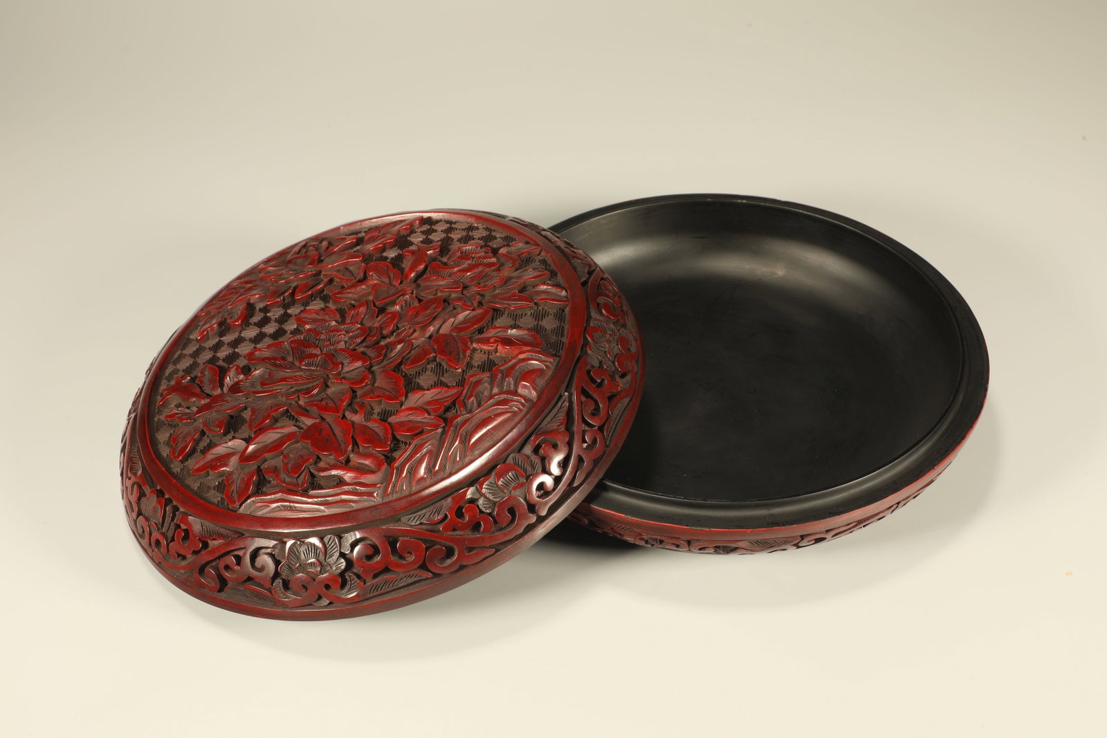 A Chinese Carved Tixi Lacquer Round Box with Lid (1 of 8)