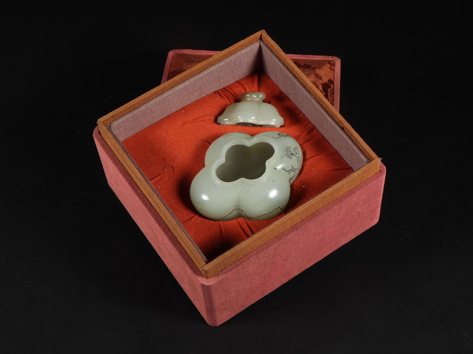 A Chinese Carved Jade Jar with Lid (1 of 9)