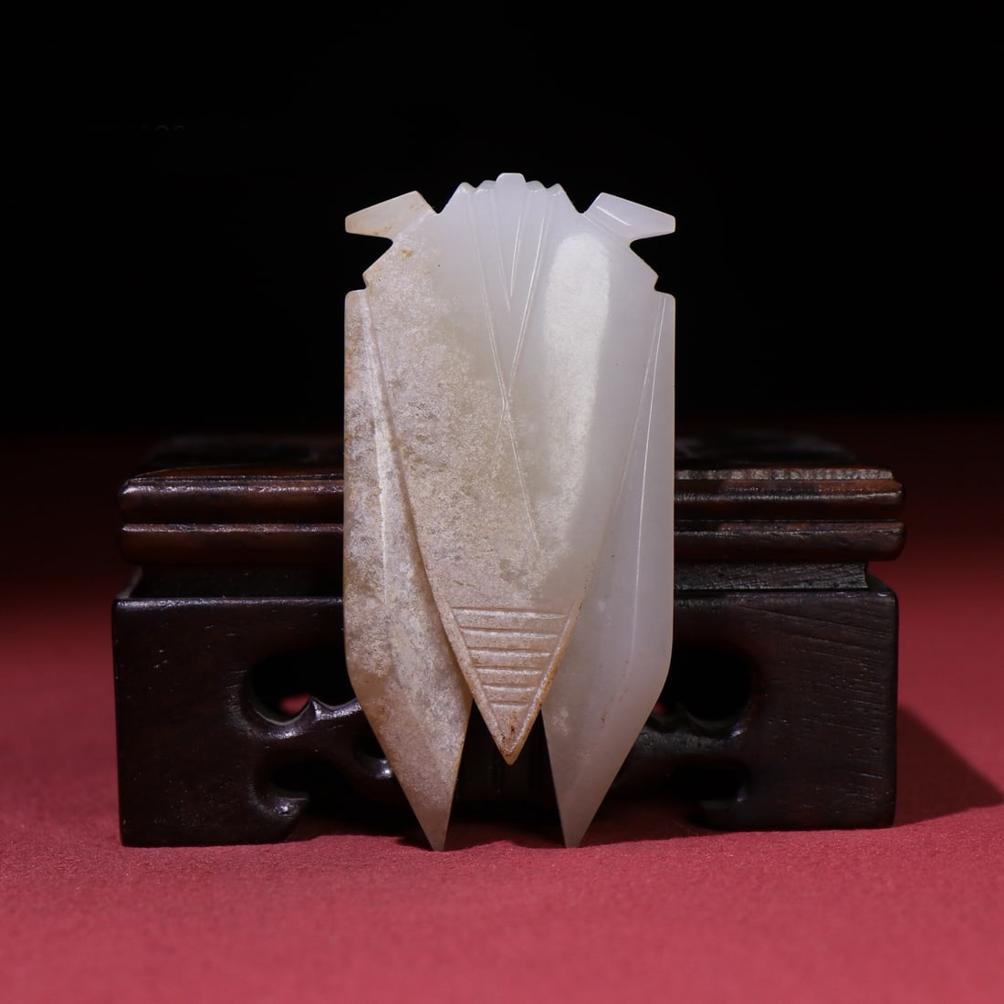 A Chinese Carved Jade Cicada Statuette (1 of 9)