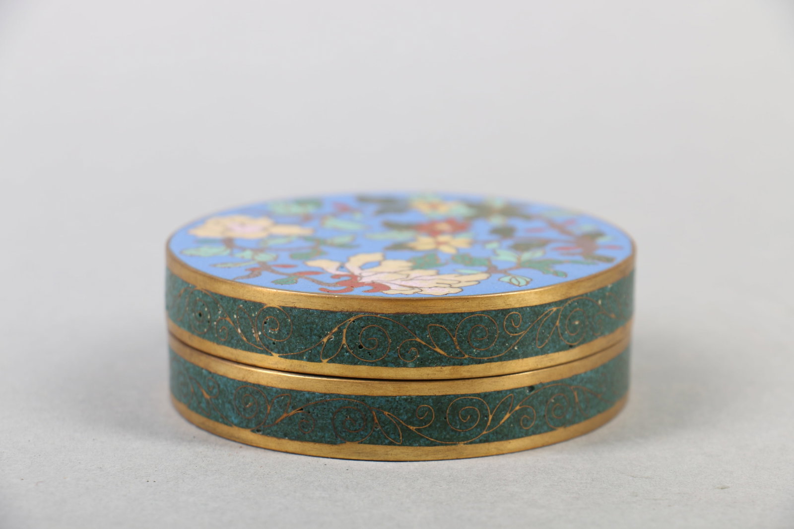 A Chinese Cloisonné Box : A Chinese Cloisonné Box . Overall Ht. 2.8cm, Diam. 8.4cm