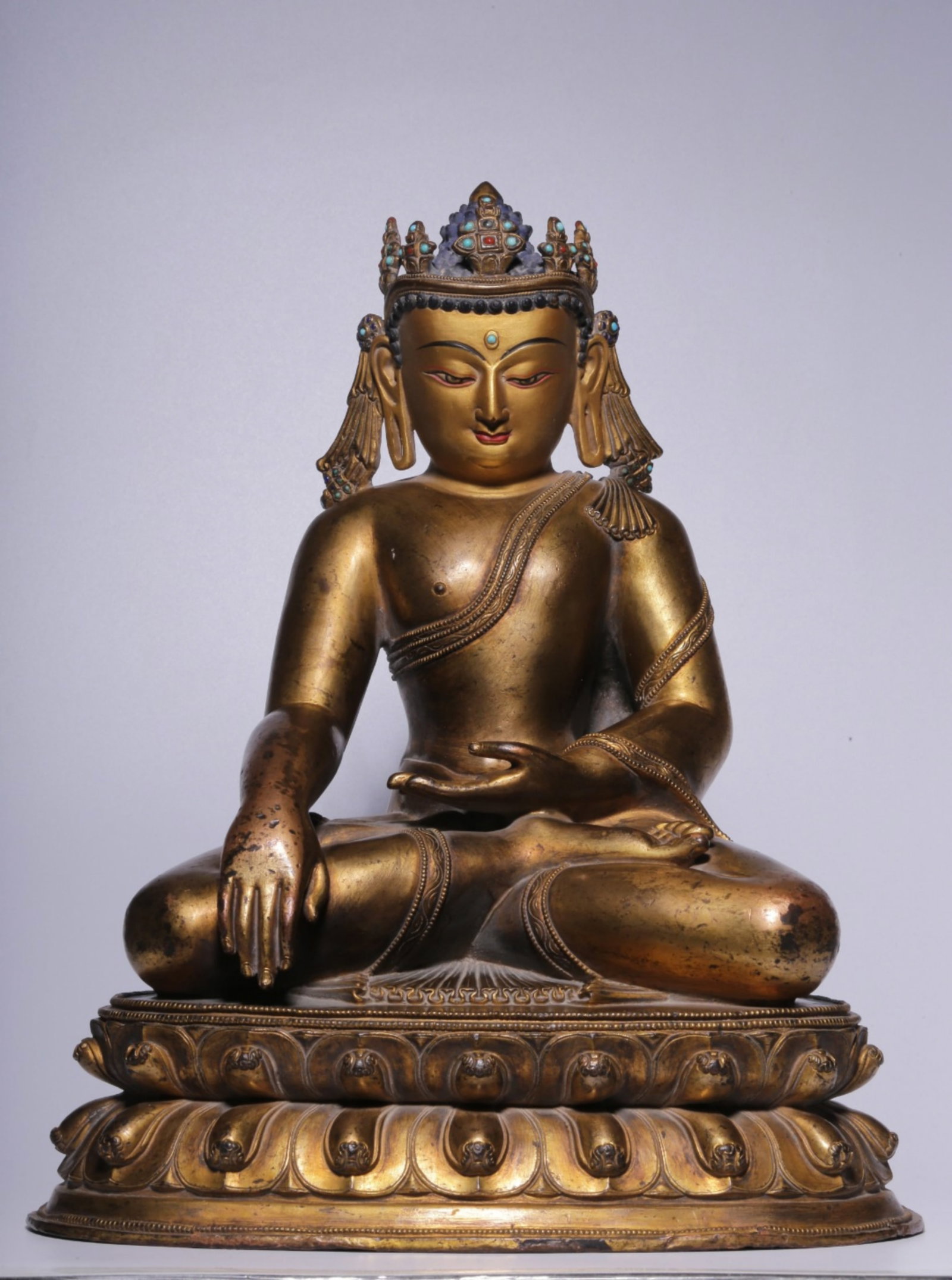 A Chinese Gilt Bronze Figure of Buddha: A Chinese Gilt Bronze Figure of Buddha. Ht. 27cm, Lg. 22cm, Wd. 17cm, Wt. 5221g